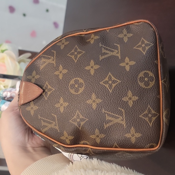 Authentic Louis Vuitton Speedy 25! - Picture 3 of 12